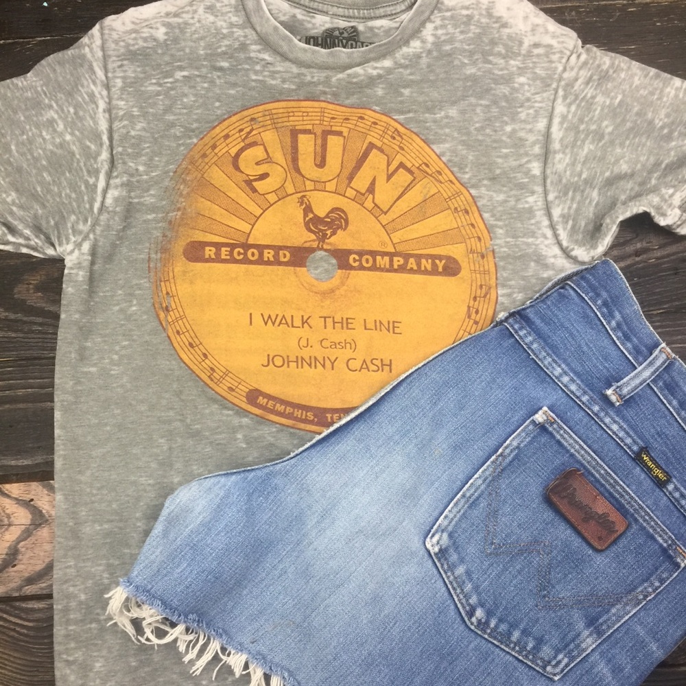 GRAPHIC TEE, JOHNNY CASH, I WALK THE LINE, SMALL - Picture 1 of 6